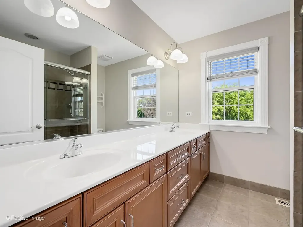 832 Bemis Road Glen Ellyn IL 60137