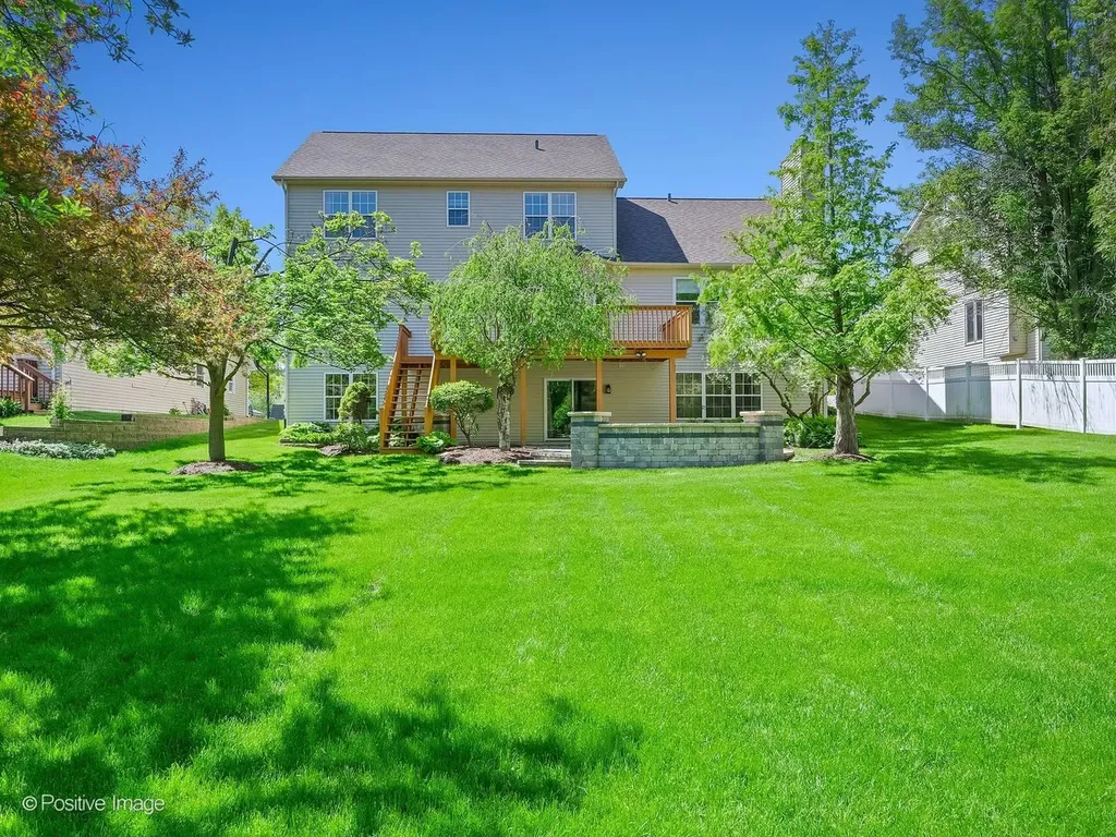 832 Bemis Road Glen Ellyn IL 60137