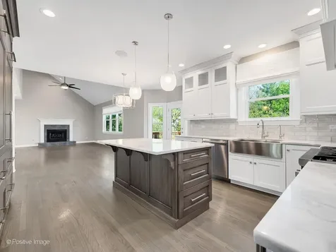 832 Bemis Road Glen Ellyn IL 60137
