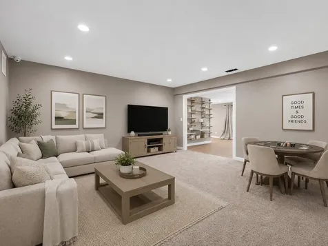 832 Bemis Road Glen Ellyn IL 60137