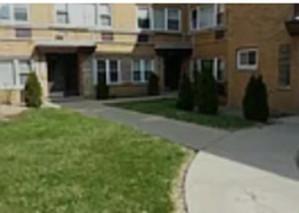 6831 North Seeley Avenue Chicago IL 60645