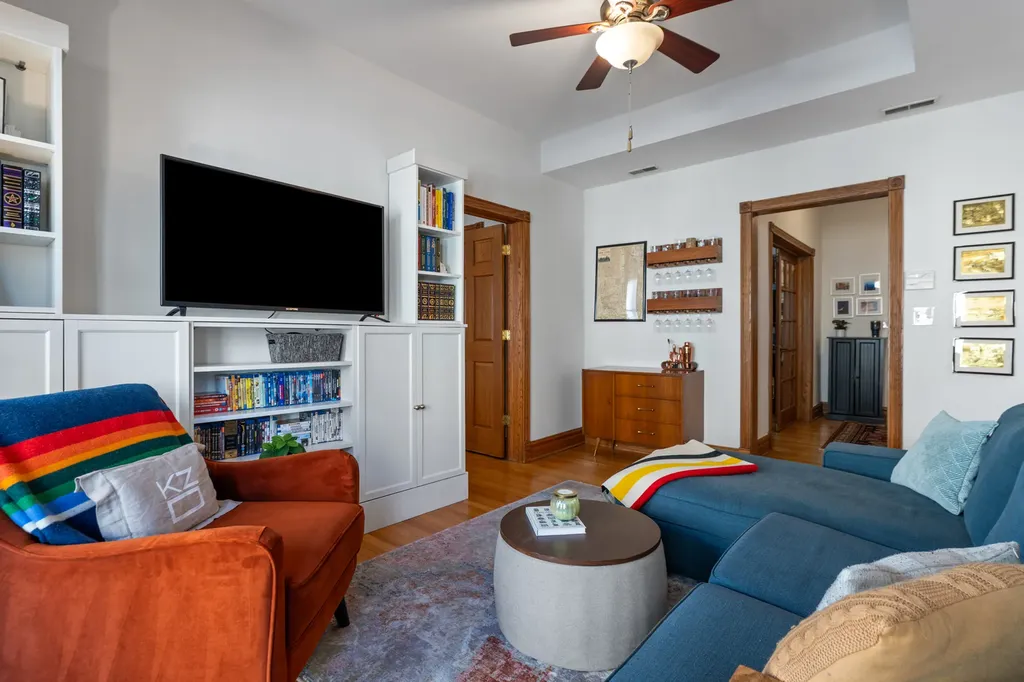 846 West Newport Avenue Chicago IL 60657