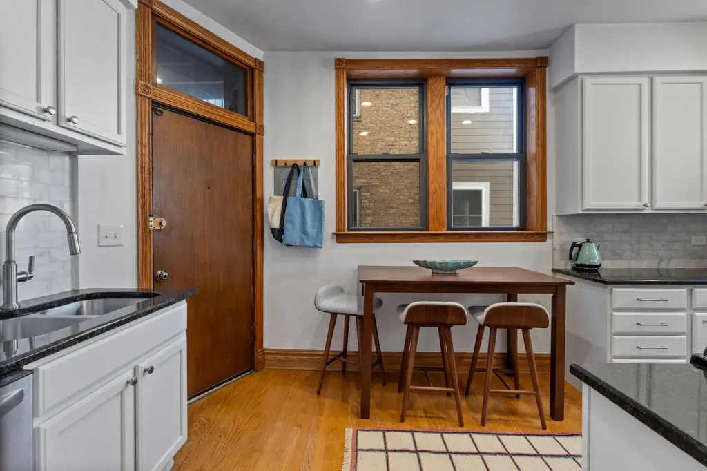 846 West Newport Avenue Chicago IL 60657