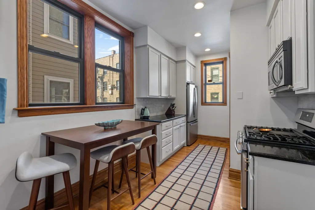 846 West Newport Avenue Chicago IL 60657