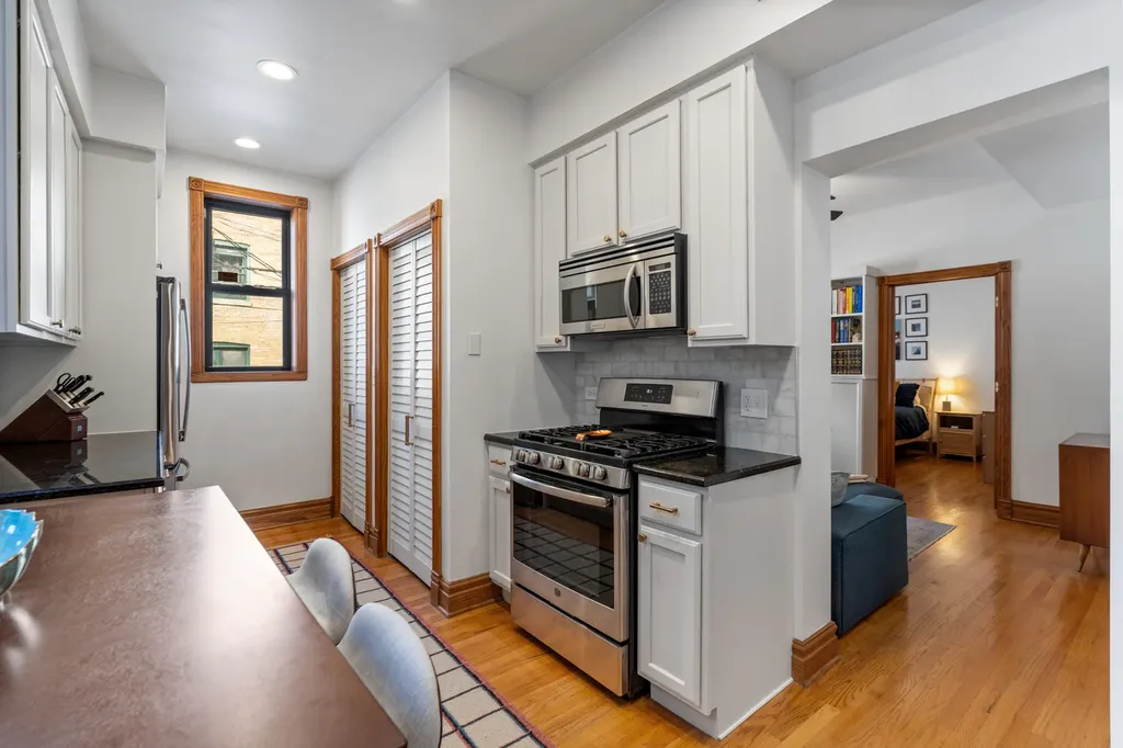 846 West Newport Avenue Chicago IL 60657