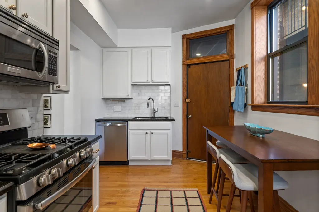 846 West Newport Avenue Chicago IL 60657