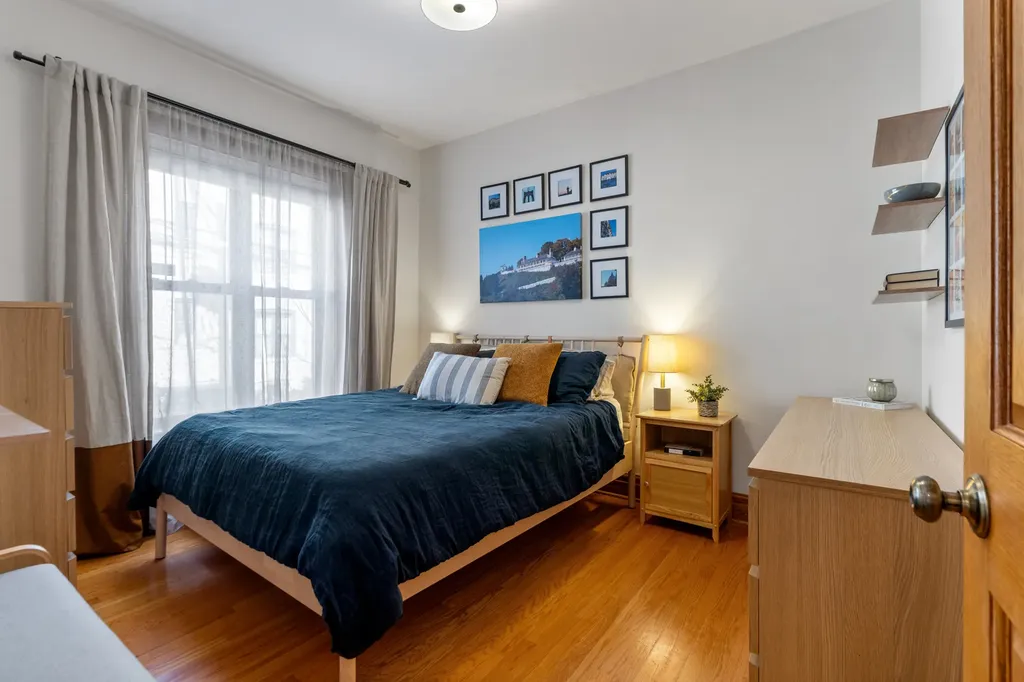 846 West Newport Avenue Chicago IL 60657