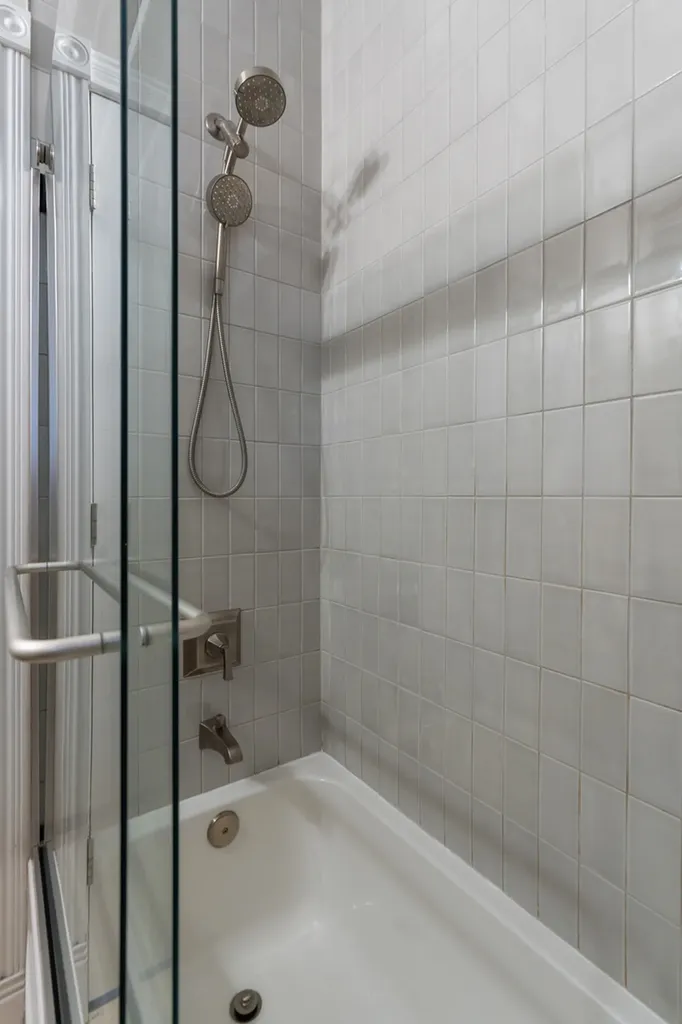 846 West Newport Avenue Chicago IL 60657