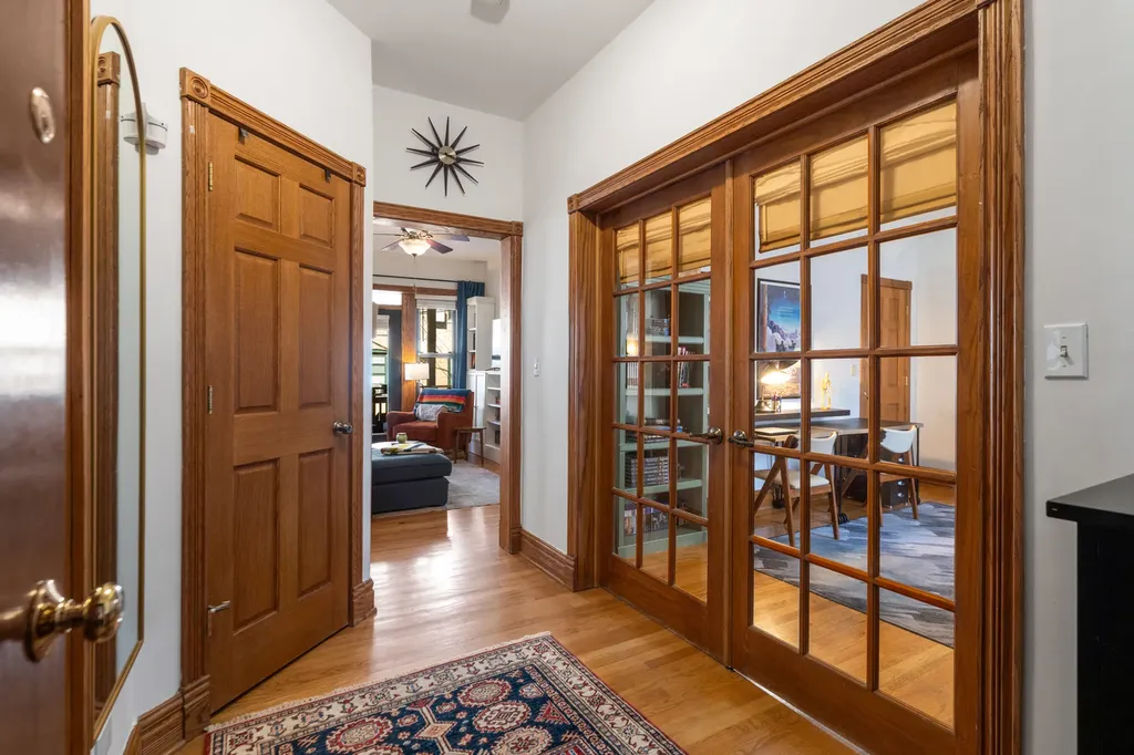 846 West Newport Avenue Chicago IL 60657