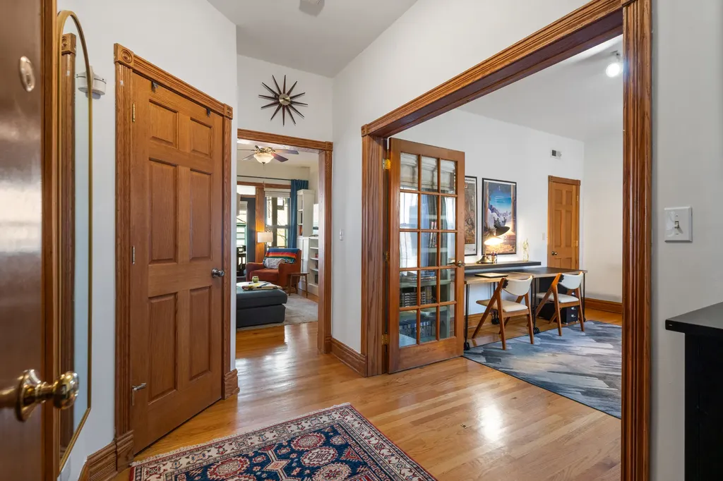 846 West Newport Avenue Chicago IL 60657