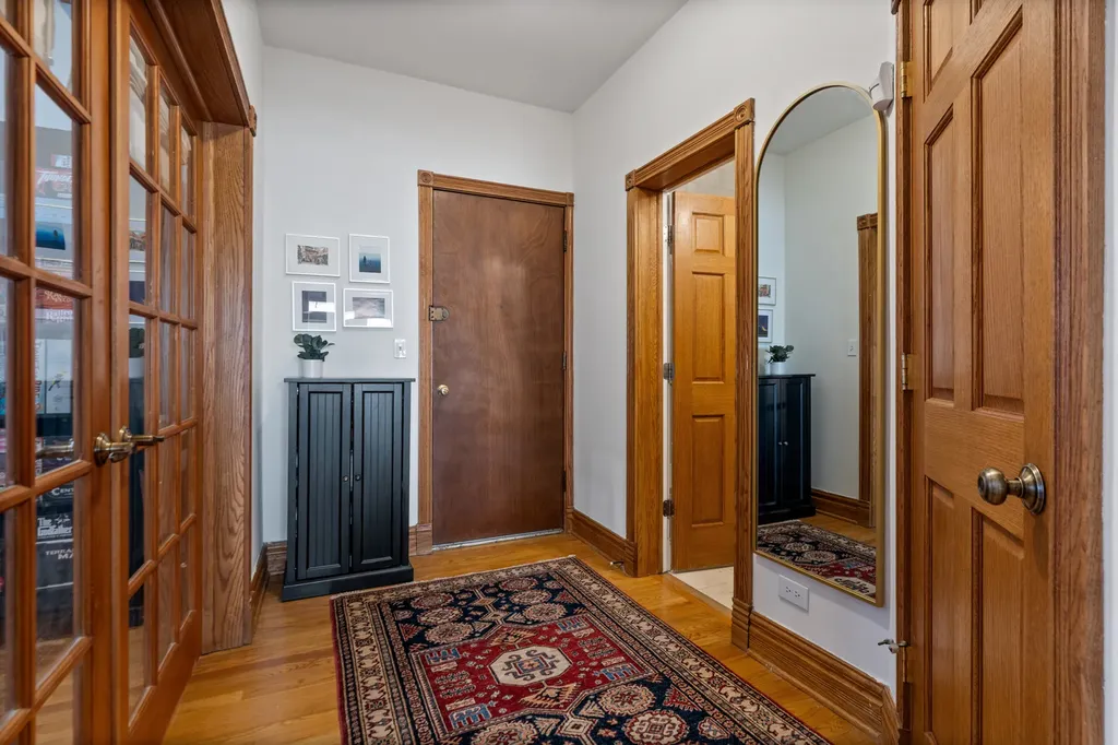 846 West Newport Avenue Chicago IL 60657