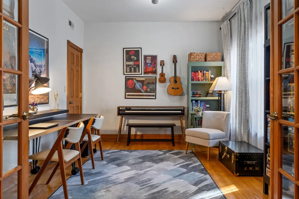 846 West Newport Avenue Chicago IL 60657
