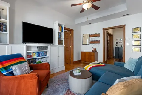 846 West Newport Avenue Chicago IL 60657