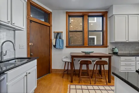 846 West Newport Avenue Chicago IL 60657
