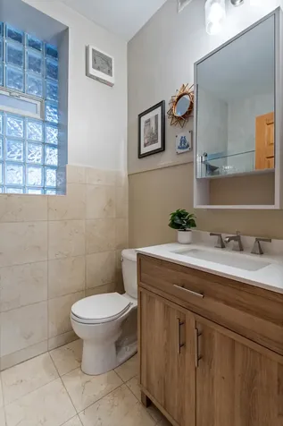 846 West Newport Avenue Chicago IL 60657