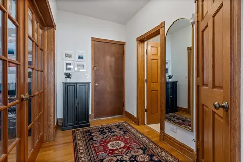 846 West Newport Avenue Chicago IL 60657