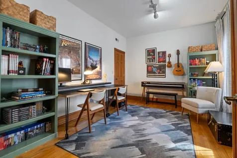 846 West Newport Avenue Chicago IL 60657