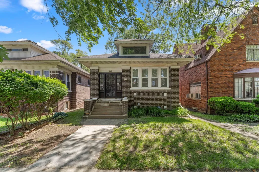 7651 South Cregier Avenue Chicago IL 60649