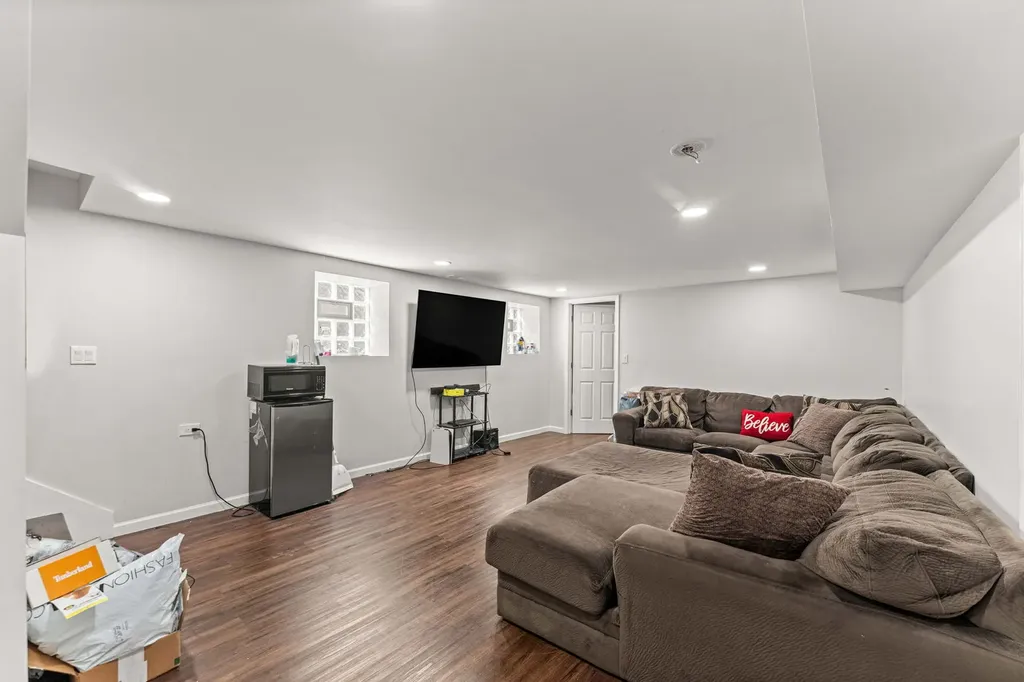 7651 South Cregier Avenue Chicago IL 60649