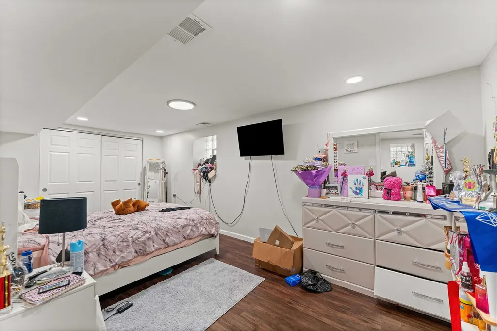 7651 South Cregier Avenue Chicago IL 60649