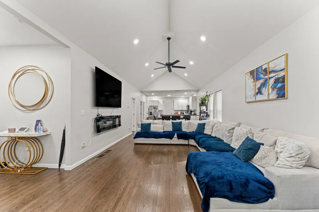 7651 South Cregier Avenue Chicago IL 60649