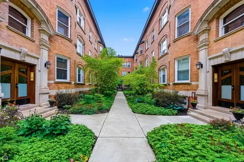 627 West Barry Avenue Chicago IL 60657