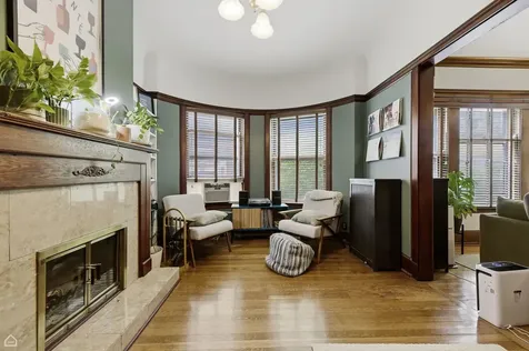 627 West Barry Avenue Chicago IL 60657