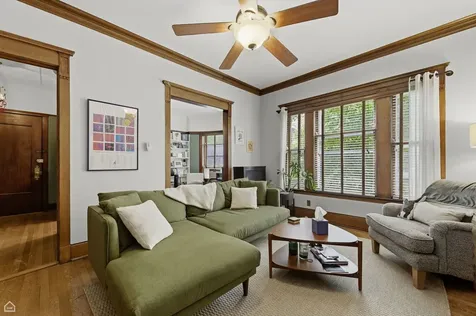 627 West Barry Avenue Chicago IL 60657