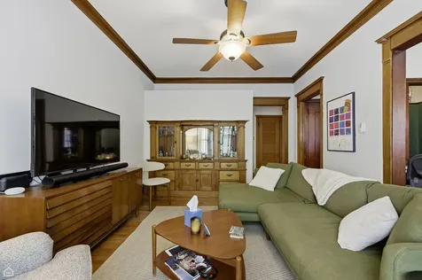 627 West Barry Avenue Chicago IL 60657
