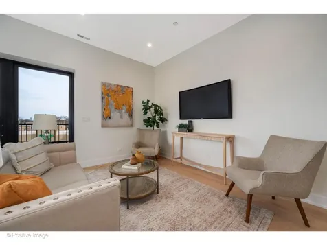 5340 North Lincoln Avenue Chicago IL 60625