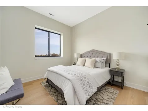 5340 North Lincoln Avenue Chicago IL 60625