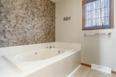 1082 Westridge Drive Rockford IL 61102