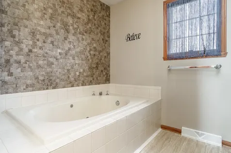 1082 Westridge Drive Rockford IL 61102