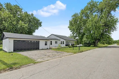 3018 West Beaver Road Freeport IL 61032