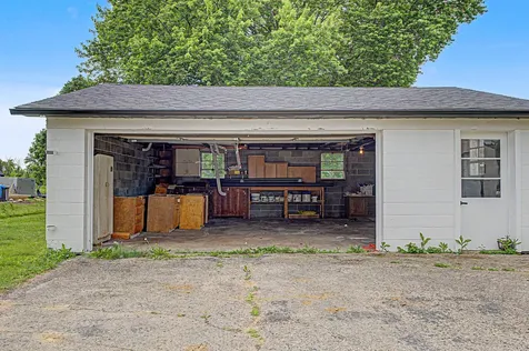 3018 West Beaver Road Freeport IL 61032