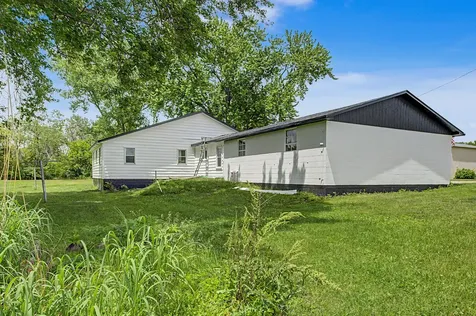 3018 West Beaver Road Freeport IL 61032