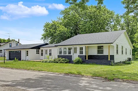 3018 West Beaver Road Freeport IL 61032