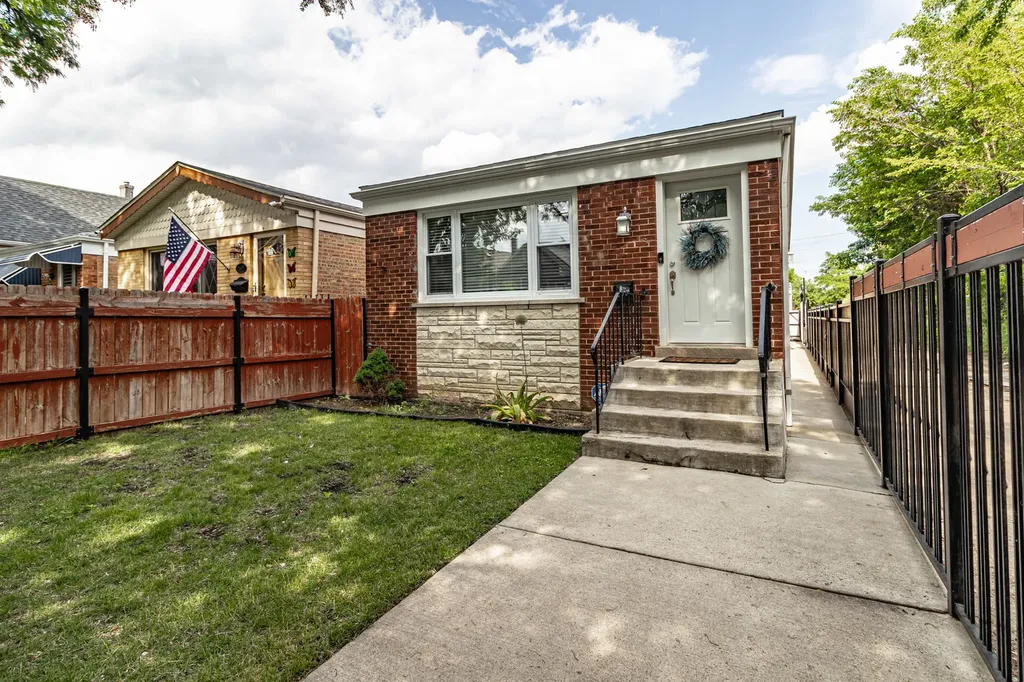 1805 North Harding Avenue Chicago IL 60647