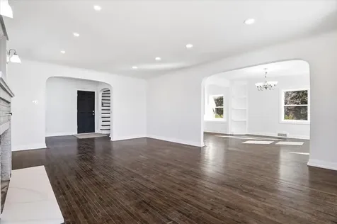 297 East Lakeview Avenue Round Lake Beach IL 60073