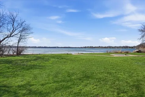 297 East Lakeview Avenue Round Lake Beach IL 60073