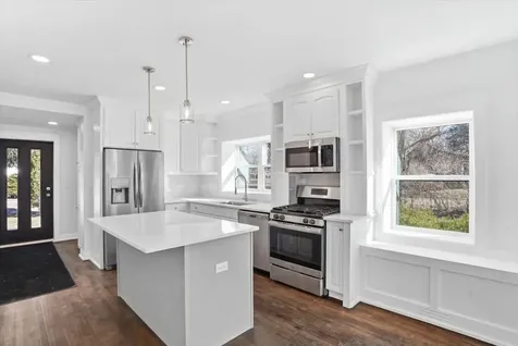 297 East Lakeview Avenue Round Lake Beach IL 60073