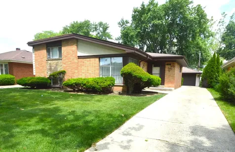 10640 Wakefield Street Westchester IL 60154