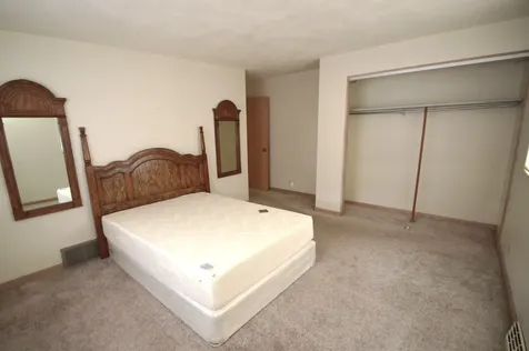 10640 Wakefield Street Westchester IL 60154