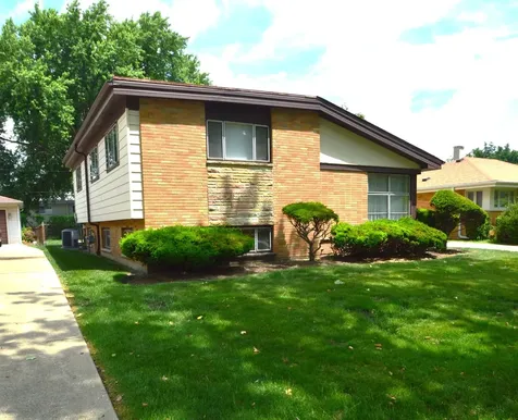 10640 Wakefield Street Westchester IL 60154