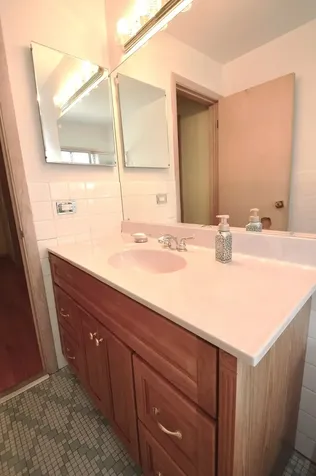 10640 Wakefield Street Westchester IL 60154
