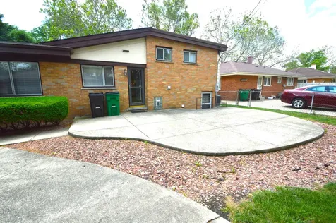 10640 Wakefield Street Westchester IL 60154