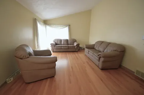 10640 Wakefield Street Westchester IL 60154
