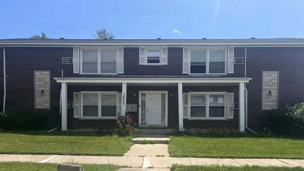 18207 Locust Street Lansing IL 60438