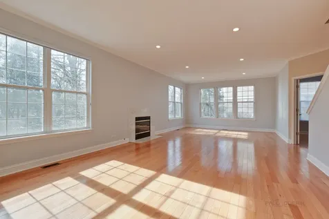 33 River Oaks Circle E Buffalo Grove IL 60089