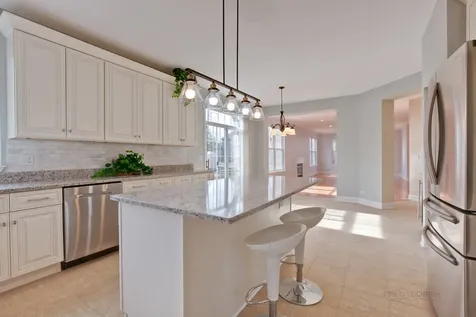 33 River Oaks Circle E Buffalo Grove IL 60089
